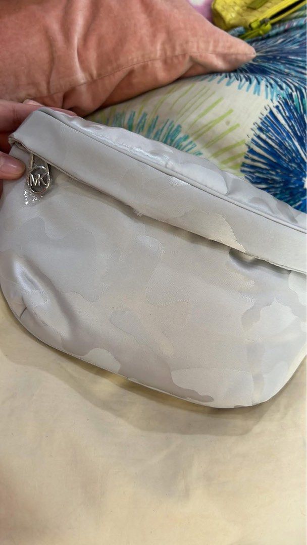 Michael Kors Belt Bag (Category: Belt bags, Clutches and Pouches) located in Las Pinas. Submitted by pachdeclutters (Listing ID 1469355551, Image 2). Description: Michael Kors Belt Bag Guaranteed authentic as personally bought in store! PM ME IF INTERESTED .