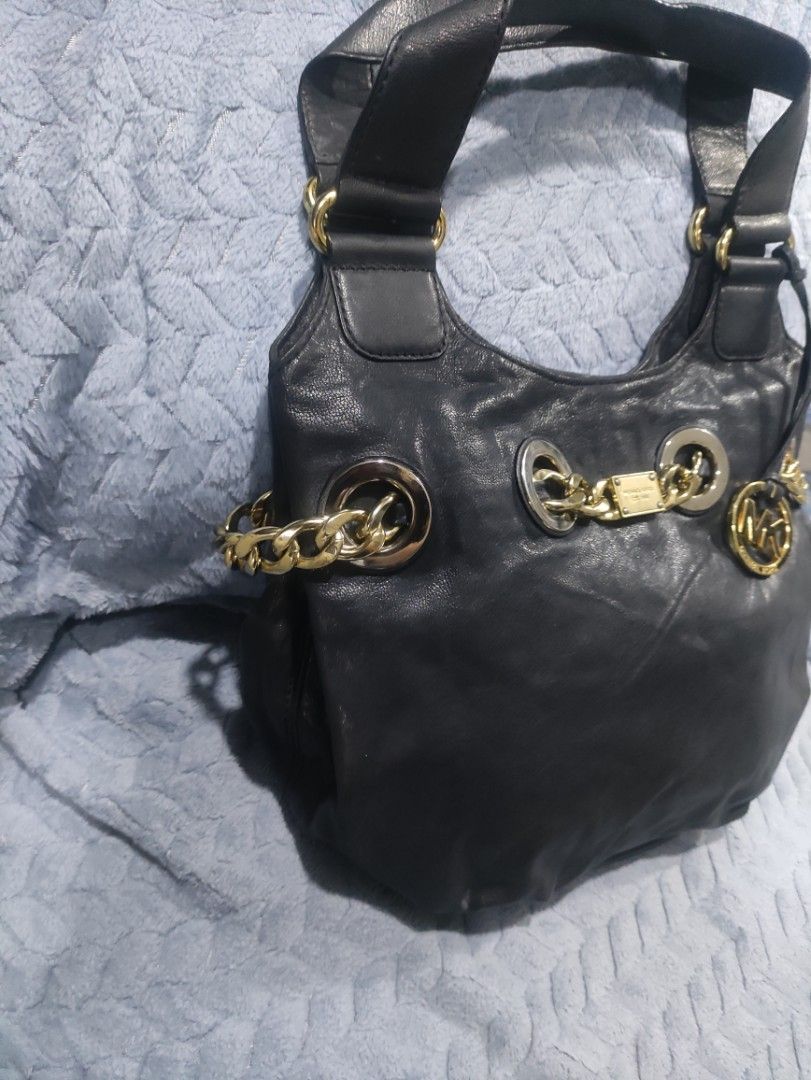 Michael Kors Black Leather Shoulder Bag (Category: Luxury Bags & Wallets) located in Cainta. Submitted by kluxurychoices (Listing ID 1469231822, Image 2). Description: Authentic Michael Kors bag U.S bought very nice in actual .