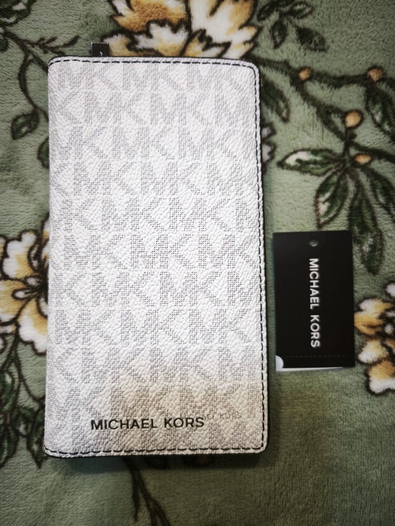 Michael Kors Cooper Slim Bifole Card Case Bright White (Category: Luxury Bags & Wallets) located in Baguio. Submitted by zia_zab (Listing ID 1469257213, Image 1). Description: - Brand: Michael Kors - Model: Cooper Folding Card Case - Color: Bright white monogram with black interior - Condition: Brand new with original tag attached, unworn - Features: Multiple card slots, secure snap button closure, and external zip pocket with branded zipper pull
