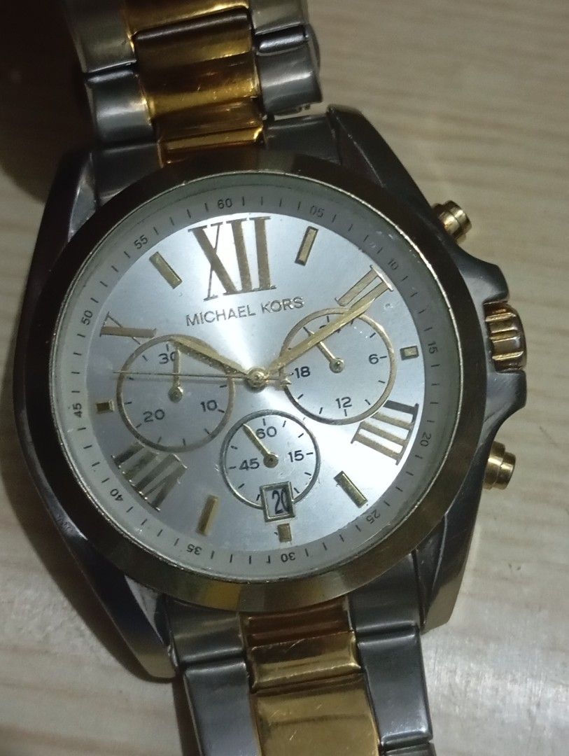 Michael kors large (Category: Men's Watches) located in Las Pinas. Submitted by quick_deals_great_finds2 (Listing ID 1469309019, Image 1). Description: Original good working condition Quartz chronograph with battery 42mm large fits wrist 6.8 inches.