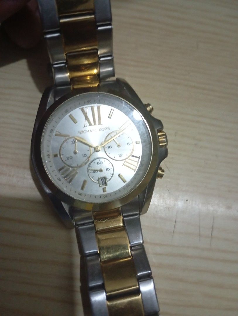 Michael kors large (Category: Men's Watches) located in Las Pinas. Submitted by quick_deals_great_finds2 (Listing ID 1469309019, Image 2). Description: Original good working condition Quartz chronograph with battery 42mm large fits wrist 6.8 inches.