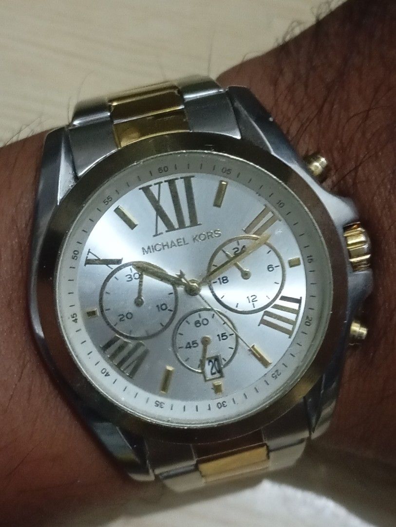 Michael kors large (Category: Men's Watches) located in Las Pinas. Submitted by quick_deals_great_finds2 (Listing ID 1469309019, Image 3). Description: Original good working condition Quartz chronograph with battery 42mm large fits wrist 6.8 inches.