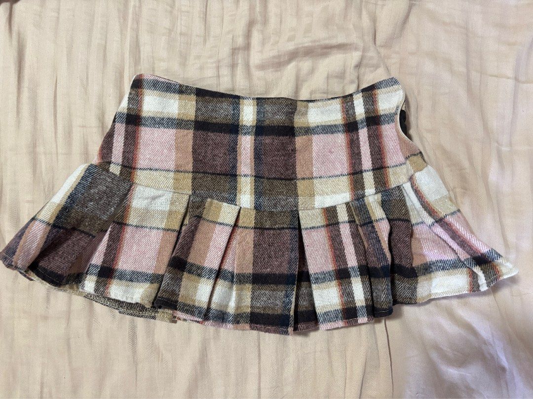 Micro mini pink y2k coquette skirt (Category: Skirts) located in Manila. Submitted by shyunxi (Listing ID 1469218575, Image 1). Description: ୨୧ ITEM DETAILS ୨୧ ✿ Size (On Tag): XXS ✿ W:25 L:10 in ✿ Condition: Like New ✿ Price: 189 php ୨୧ MOP ୨୧ ✿ GCash ✿ Bank Transfer ୨୧ DELIVERY ୨୧ ✿ J&T (door-to-door) ✿ Lalamove (Same Day) ✿ GrabExpress (Same Day) 📍Cainta, Rizal.