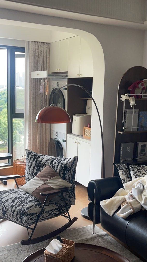 Mid Century Vintage Arc Lamp (Category: Other Home Furniture) located in Antipolo. Submitted by bentakahitanoano (Listing ID 1469386597, Image 1). Description: Bring timeless warmth and architectural structure to your living space with a perfect blend of mid-century modern charm and contemporary minimalism. Featuring a dramatic, sweeping silhouette, this statement arc floor lamp adds architectural interest and cozy, inviting ambiance to any room.