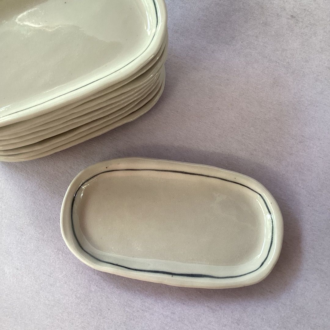 Minimalist Oval Plates (Category: Dinnerware & Cutlery) located in Davao. Submitted by eclectic1925 (Listing ID 1469351719, Image 3). Description: Php70 each (12 available) Minimalist Oval Plates H: 0.5 inch L: 7.5 inches W: 4.1 inches Please REVIEW PHOTOS We use 100% repurposed packaging materials SF starts at Php70 via Flash Express First to pay.