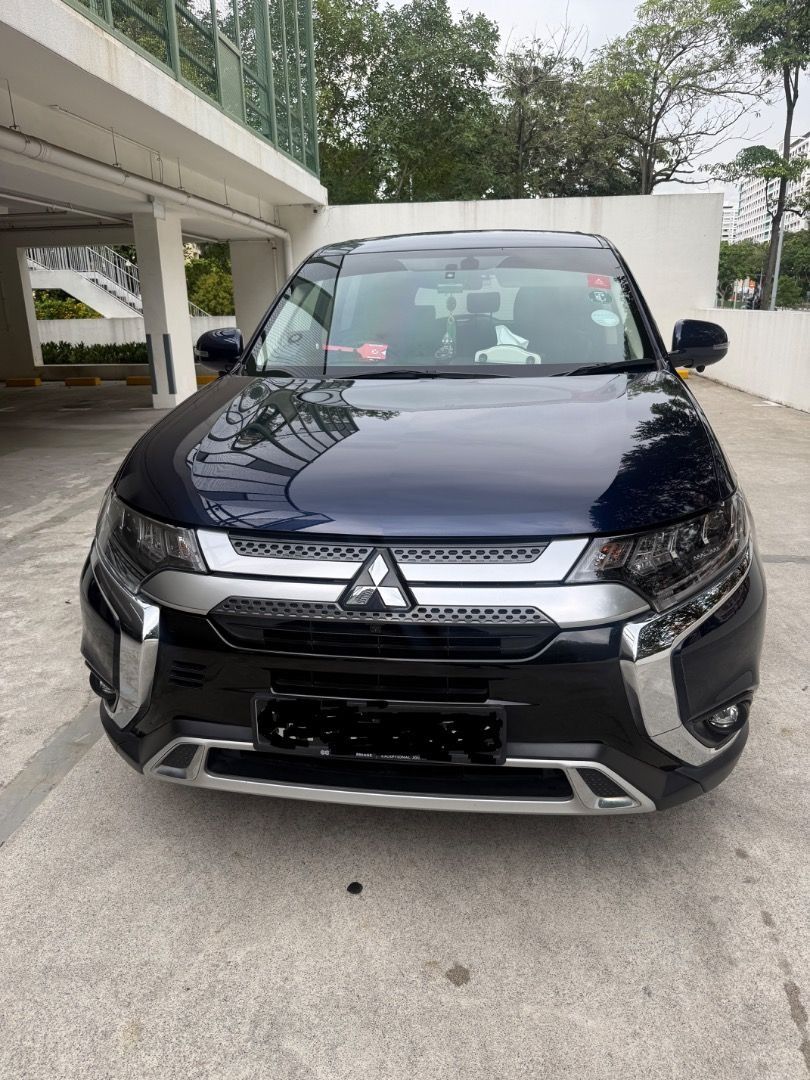 Mitsubishi Outlander 2.0 CVT Classic 7-Seater (A) (Category: Used Cars) located in Singapore. Submitted by goldenbear_72 (Listing ID 1469205755, Image 3). Description: Ad details on SGCarMart - ✨ Vehicle Details Model: Mitsubishi Outlander 2.0 Mileage: Approximately 105,500 km Condition: Well maintained Feature: 360° camera Spacious and practical SUV for family use 360° camera for easier parking and manoeuvring Comfortable for daily commuting and