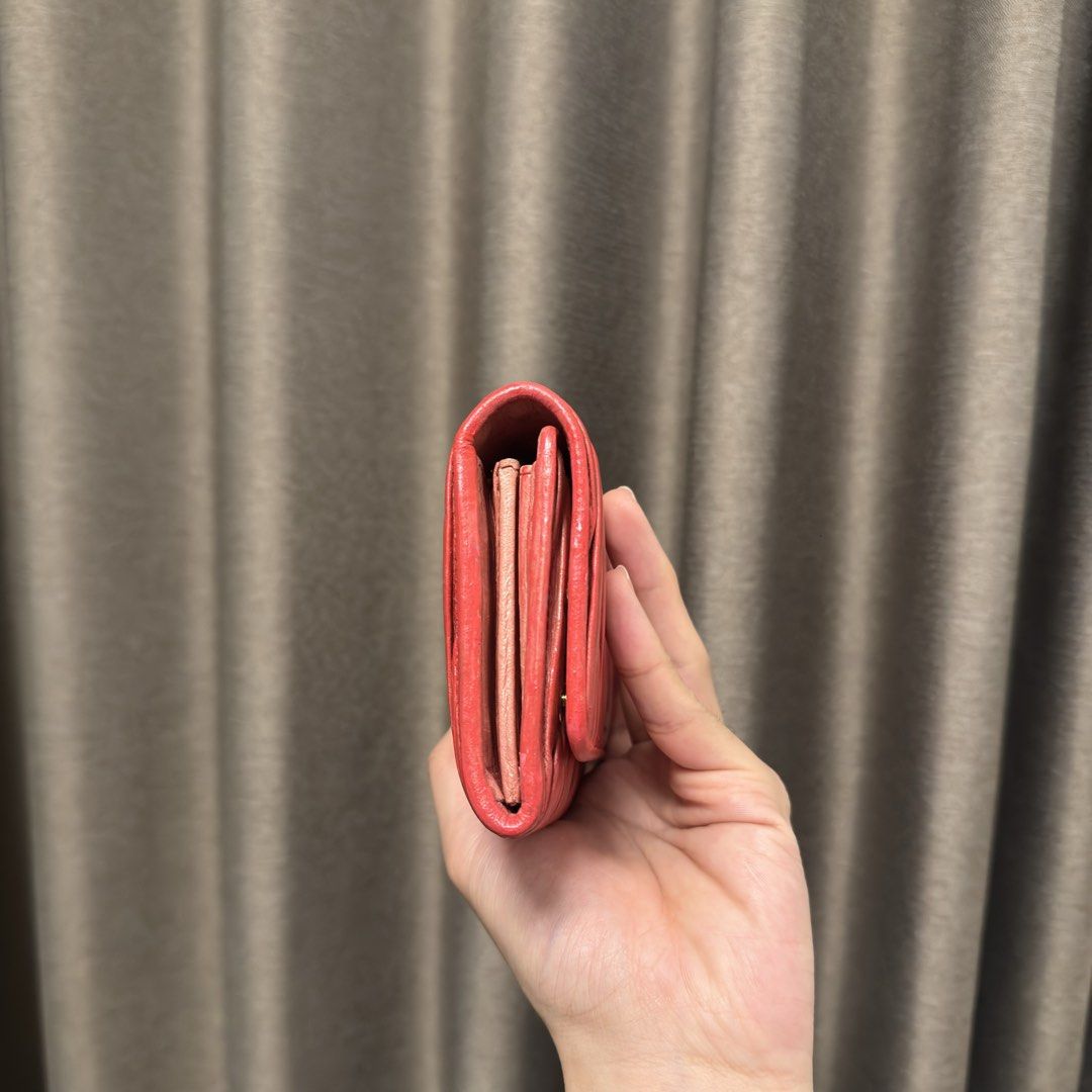 Miu Miu long wallet (Category: Wallets & Card holders) located in Quezon City. Submitted by hintstreet (Listing ID 1469323477, Image 2). Description: With dustbag and paper bag .
