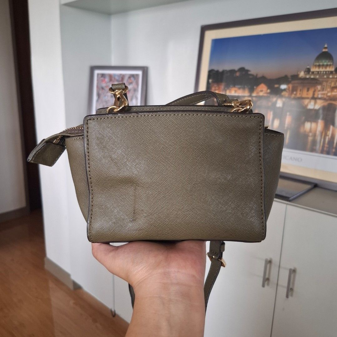 Michael Kors Selma Mini Sling Bag (Free SF) (Category: Luxury Bags & Wallets) located in Baguio. Submitted by bycharmaebuys (Listing ID 1469222152, Image 3). Description: Michael Kors Selma Mini Guaranteed Authentic 💯 ‼️ SALE PRICE: 750.00, FREE SHIPPING NATIONWIDE‼️ First to pay basis Small Size, Top Zip, cross-body bag Dimension: 9 x 5 x 2.5 (Inches) Saffiano Leather Material Olive green color w/ gold hardware With 3 card slots YKK Zip, etiket