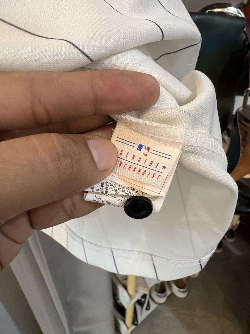 MLB Longsleeves Polo (Category: Tshirts & Polo Shirts ) located in Echague. Submitted by jake_rc (Listing ID 1469173278, Image 3). Description: MLB Longsleeve Polo Size Large on tag Dimes 26.5 x 29 Issue: washable stains Parang Dri-Fit tela na makapal Price 650 plus SF.