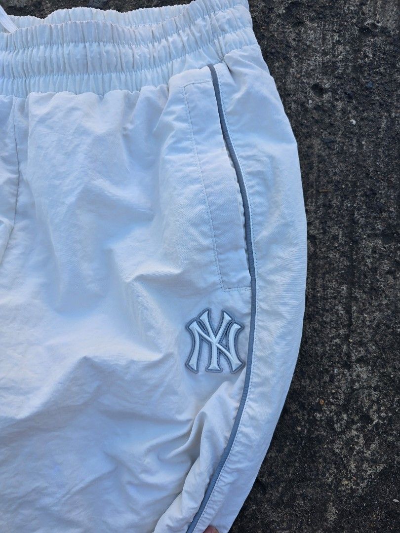 MLB NY Nylon Jogger Pants (Category: Joggers) located in Bacolod City. Submitted by new_eddecatoria (Listing ID 1469218220, Image 2). Description: medium size 28-32 length 38 excellent to as new condition no issue.