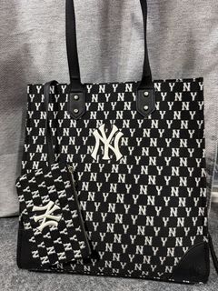 (Category: ) located in . Submitted by letsmile.closet (Listing ID 1469303975, Image 1). Description: .