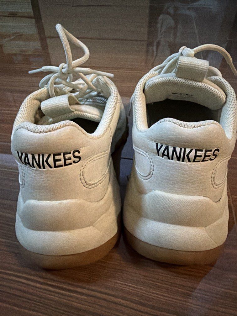MLB YANKEES (Category: Sneakers) located in Quezon City. Submitted by bloompicks (Listing ID 1469313481, Image 3). Description: Used 2-3x only. Super comfy. I use this for long walks overseas. Sizing is different. This will fit a women’s US9.