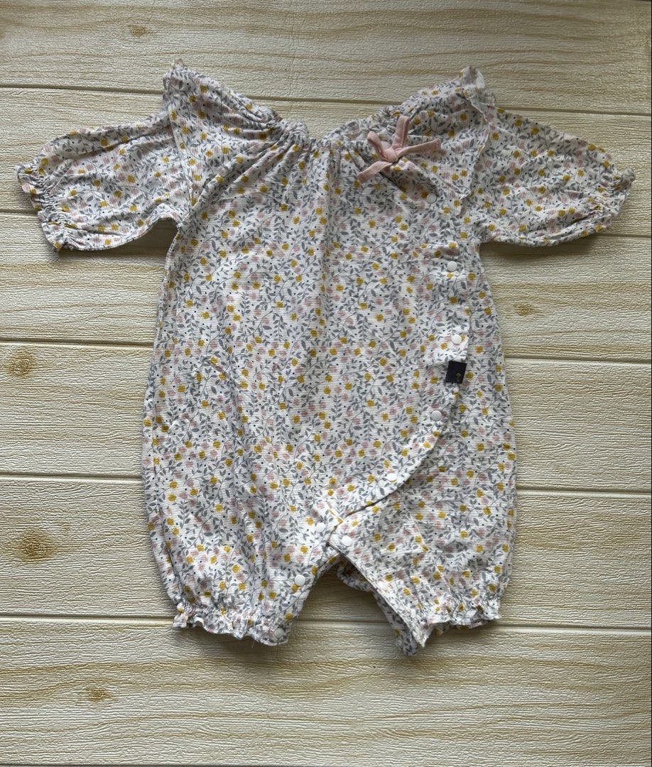 Moimoln romper 12m (Category: Babies & Kids Fashion) located in Cebu City. Submitted by yjainani (Listing ID 1469236861, Image 1). Description: .