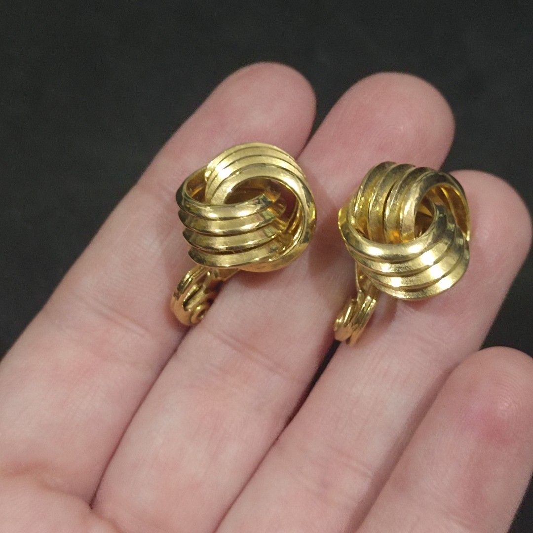 Money Clip on Earrings (Category: Earrings) located in Manila. Submitted by maxineamber (Listing ID 1469173735, Image 1). Description: Money clip on earrings, gold tone..