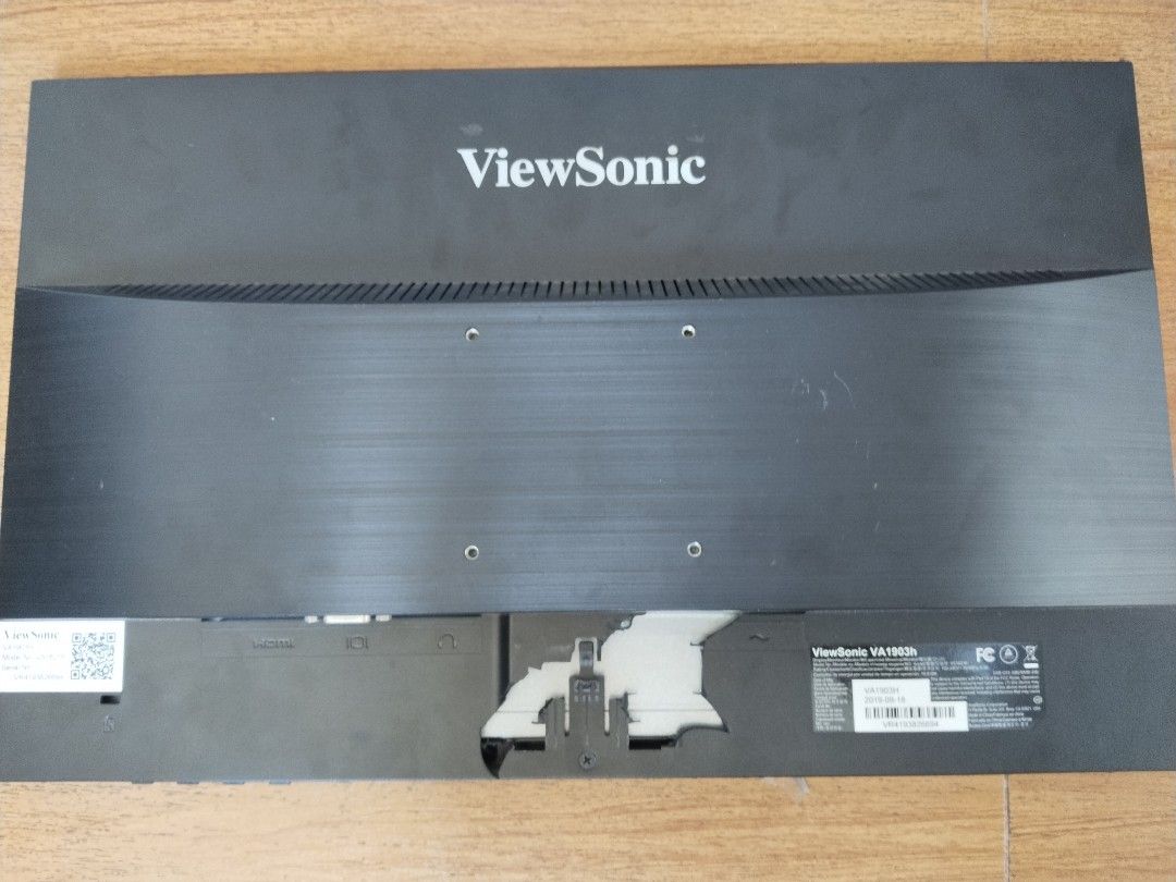 Monitor - ViewSonic VA1903h (Category: Monitor Screens) located in Manila. Submitted by naagi4u (Listing ID 1469172405, Image 3). Description: FOR SALE: ViewSonic VA1903h Monitor Price: ₱500 Location: Santolan, Pasig City Details: - ViewSonic VA1903h monitor - Still working and displays properly - Has some scratches from use - Has marker stain on the screen - The rear handle/mounting area is broken - The outer power button is broken, but the inte