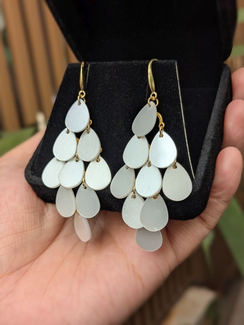 Mother of Pearl Shell Dangle Earrings (Category: Earrings) located in Quezon City. Submitted by nnncorner (Listing ID 1469319122, Image 2). Description: Mother of Pearl Shell Dangle Earrings Korea Made It comes with a box Hypoallergenic 3 inches length Super chic and pretty Perfect for beach OOTD Selling 680.