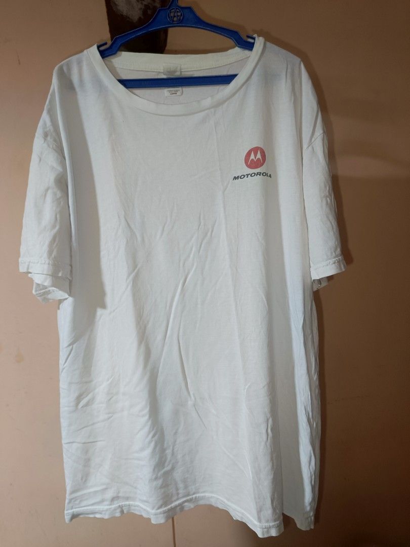 Motorola 2011 Xoom Android Promo/Tech T-Shirt (Category: Tshirts & Polo Shirts ) located in Santa Rosa. Submitted by animalinstinct.617 (Listing ID 1469296391, Image 2). Description: Cool 2011 launch promo tee for the Motorola Xoom tablet featuring the Honeycomb bee. 100% Combed Cotton, assembled in Mexico on USA parts. Large on Tag. Has pin holes. Dimes: W22.5 * L28 Issue: Pinholes.