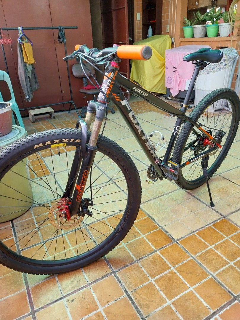 Mountain bike MTB Foxter (Category: Bicycles) located in Manila. Submitted by dennisras02600 (Listing ID 1469164115, Image 2). Description: For sale: P8,000.00 only. Upgraded n. Fork and frame n lng ang foxter stock dyan. Bawas kalat. D nagagamit ng anak ko. Specs: Size: small/Medium Foxter frame and fork Altus 8 speed rear derailer and shifter 8 speed cassete cogs 11-38T Single Chain ring 34 teeth Shimano Deore crank Shimano hollow tech bottom b