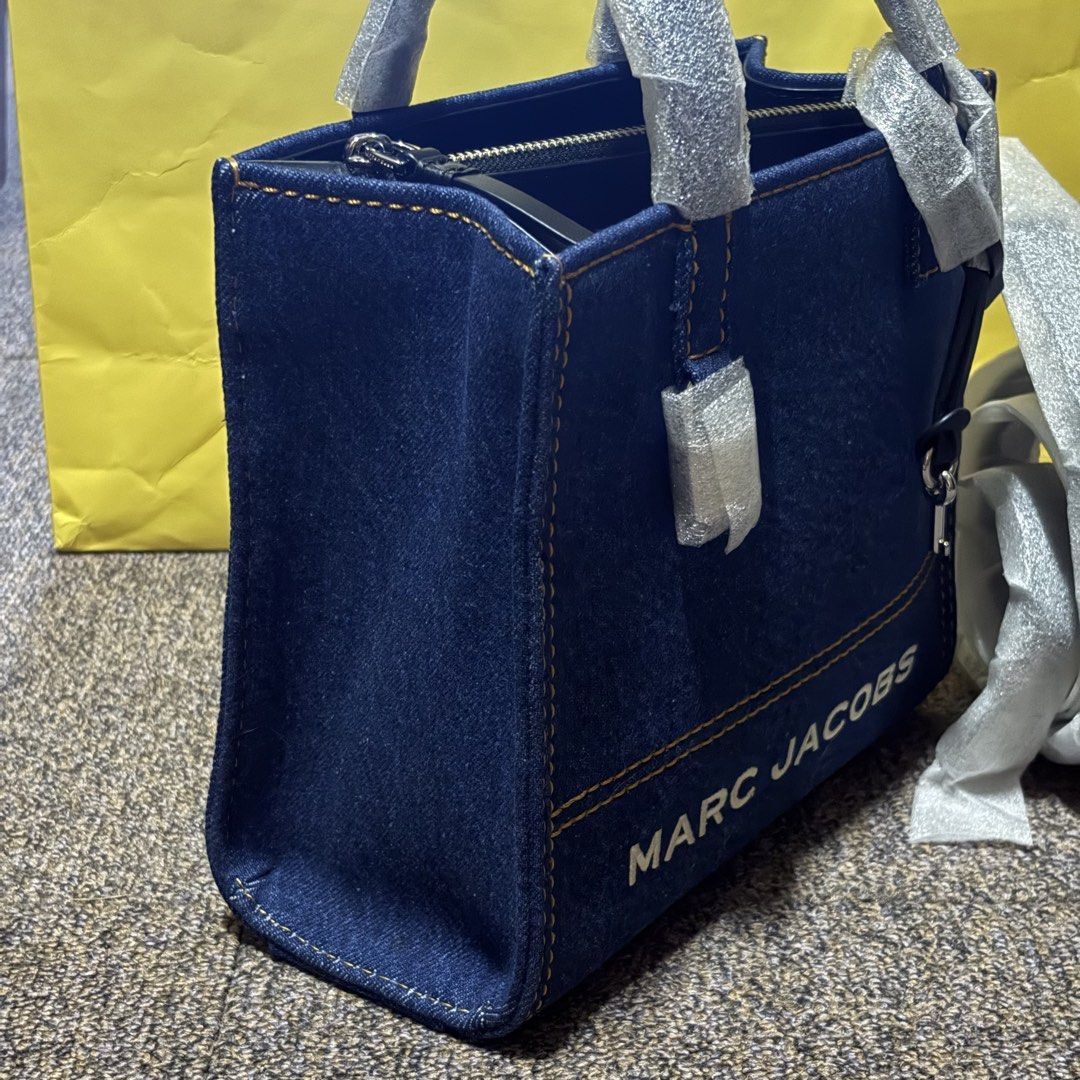 Märc Jacobs Denim Mini Grind (Category: Luxury Bags & Wallets) located in Pasig City. Submitted by madiscarte.ph (Listing ID 1469240320, Image 3). Description: New no inclu.