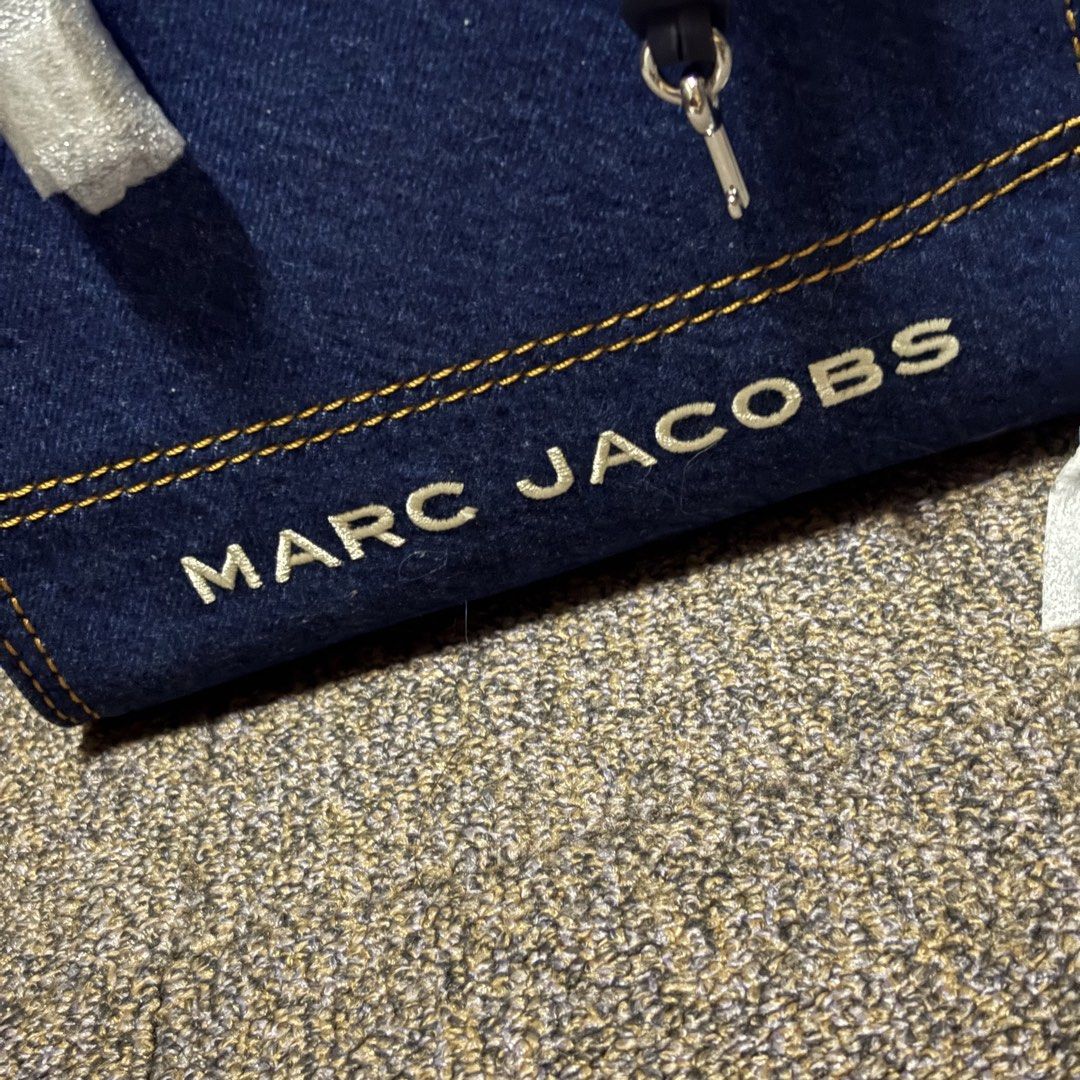 Märc Jacobs Denim Mini Grind (Category: Luxury Bags & Wallets) located in Pasig City. Submitted by madiscarte.ph (Listing ID 1469240320, Image 2). Description: New no inclu.