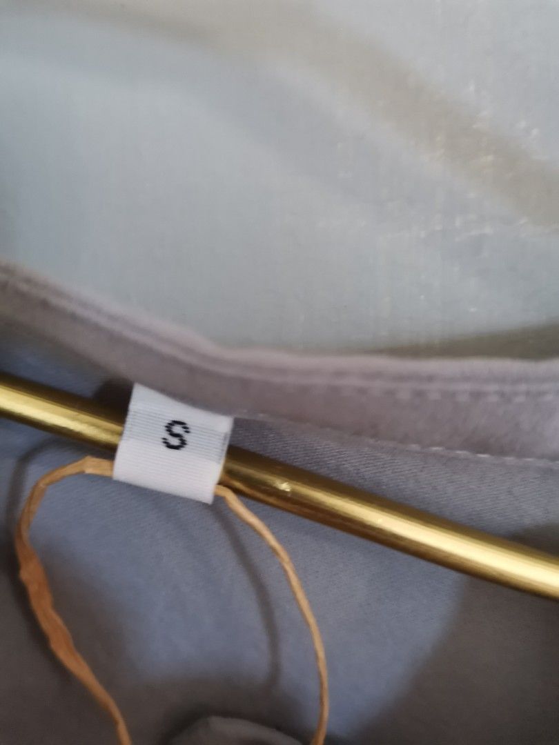 muji blouse (Category: Blouses) located in Quezon City. Submitted by charlottescollection (Listing ID 1469175658, Image 2). Description: original muji blouse bought in muji greenhills at 1,490.