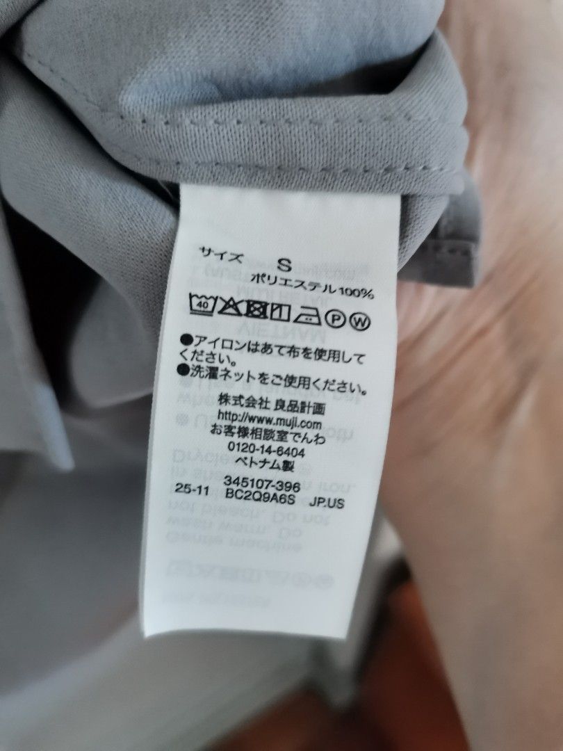muji blouse (Category: Blouses) located in Quezon City. Submitted by charlottescollection (Listing ID 1469175658, Image 3). Description: original muji blouse bought in muji greenhills at 1,490.