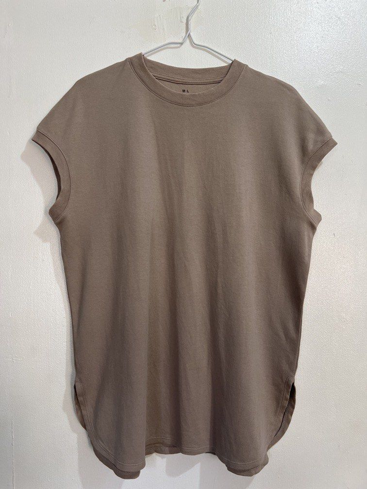 M-L Muji shirt (Category: Others Tops) located in Las Pinas. Submitted by gaeley (Listing ID 1469175725, Image 1). Description: M-L on tag b: 21" armpit to armpit l: 27".