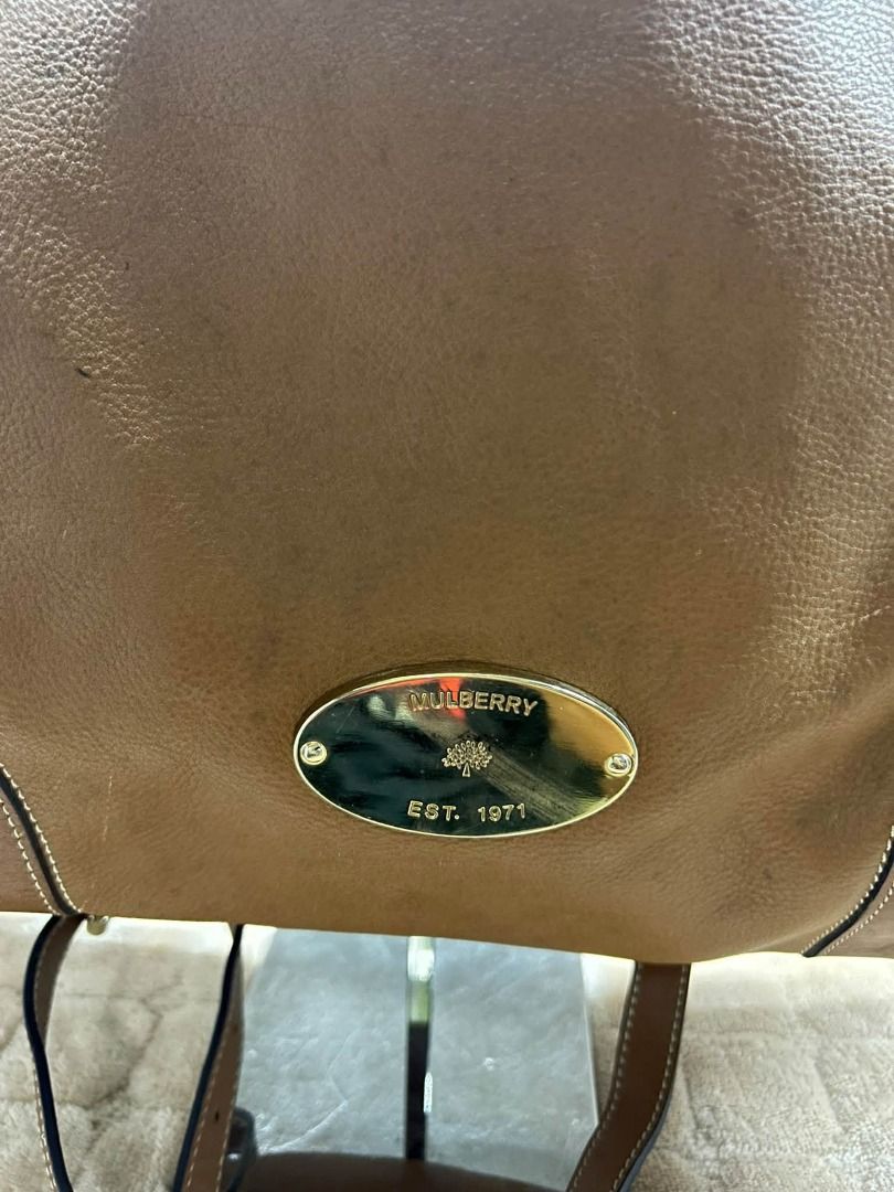 MULBERRY HAND BAG WITH SLING (Category: Shoulder Bags) located in Caloocan City. Submitted by j3ngsanity (Listing ID 1469304725, Image 2). Description: ISSUE : MIN STAIN / MIN SIGN OF USAGE NO CODE.