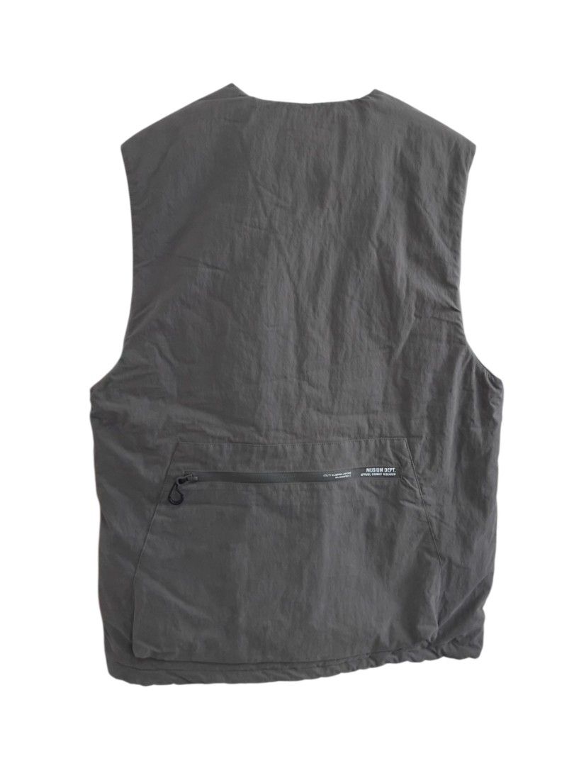 Musium Div. Insulated Muktipocket Utility Vest (Category: Vests) located in Pasig City. Submitted by hustlexcurate (Listing ID 1469200195, Image 3). Description: Musium Div. Insulated Multipocket Utility Vest Size LARGE Dimensions: 22X29.