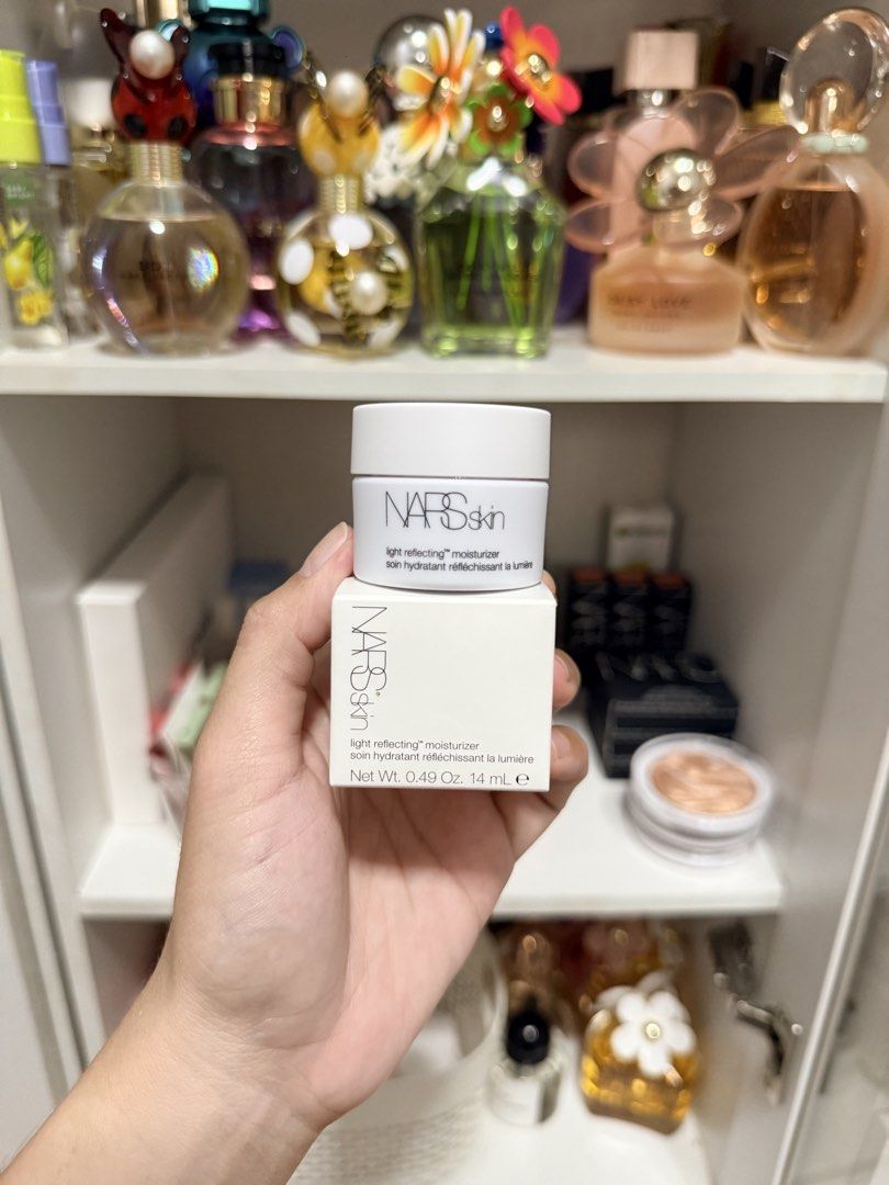 NARS light reflecting moisturizer (Category: Face Care) located in Bacoor. Submitted by jandeeee (Listing ID 1469359140, Image 1). Description: 2 slots .