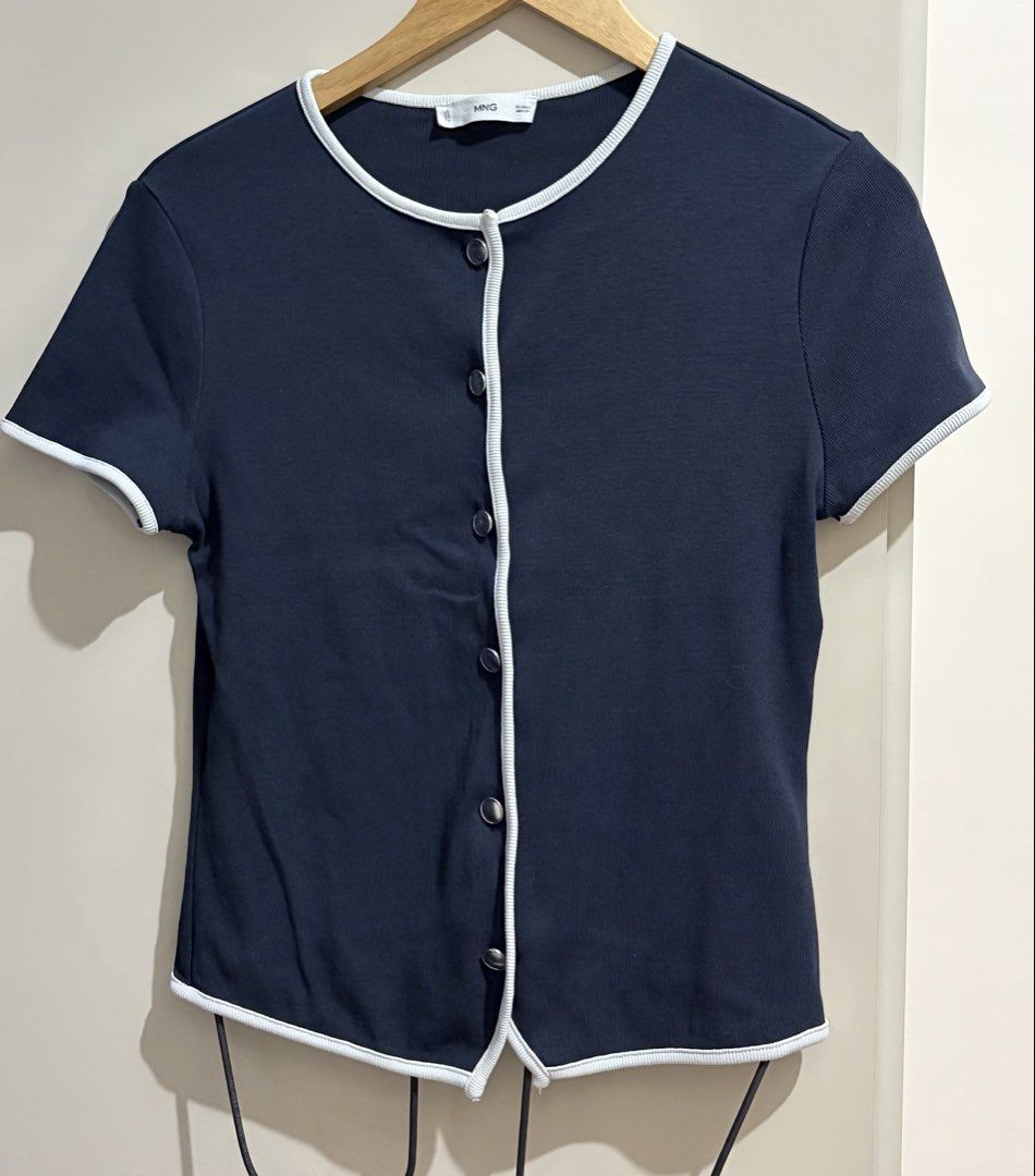 Navy blue and White Top (Category: Blouses) located in Manila. Submitted by chiiisells_ (Listing ID 1469307546, Image 1). Description: .