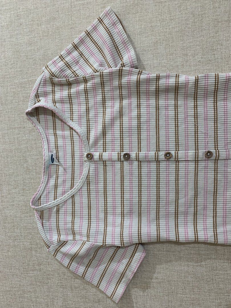 Neapolitan fitted top ! (Category: Blouses) located in Manila. Submitted by kiwis.closette (Listing ID 1469329852, Image 2). Description: 🍓 ⋆.˚ | 170 au info : has 3 small stainss extra : .