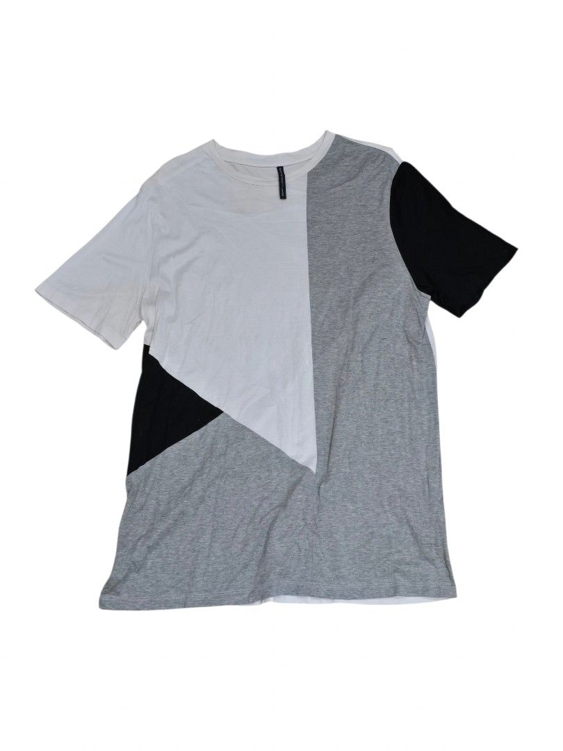 Neil Barrett Black Barrett tshirt geometric (Category: Tshirts & Polo Shirts ) located in Batangas. Submitted by thevanitychamber (Listing ID 1469183398, Image 1). Description: .