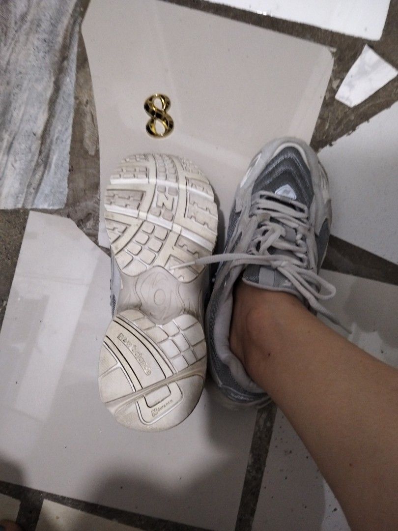 New Balance 725 (Category: Sneakers) located in El Salvador. Submitted by francheskaukayukay (Listing ID 1469261425, Image 3). Description: .