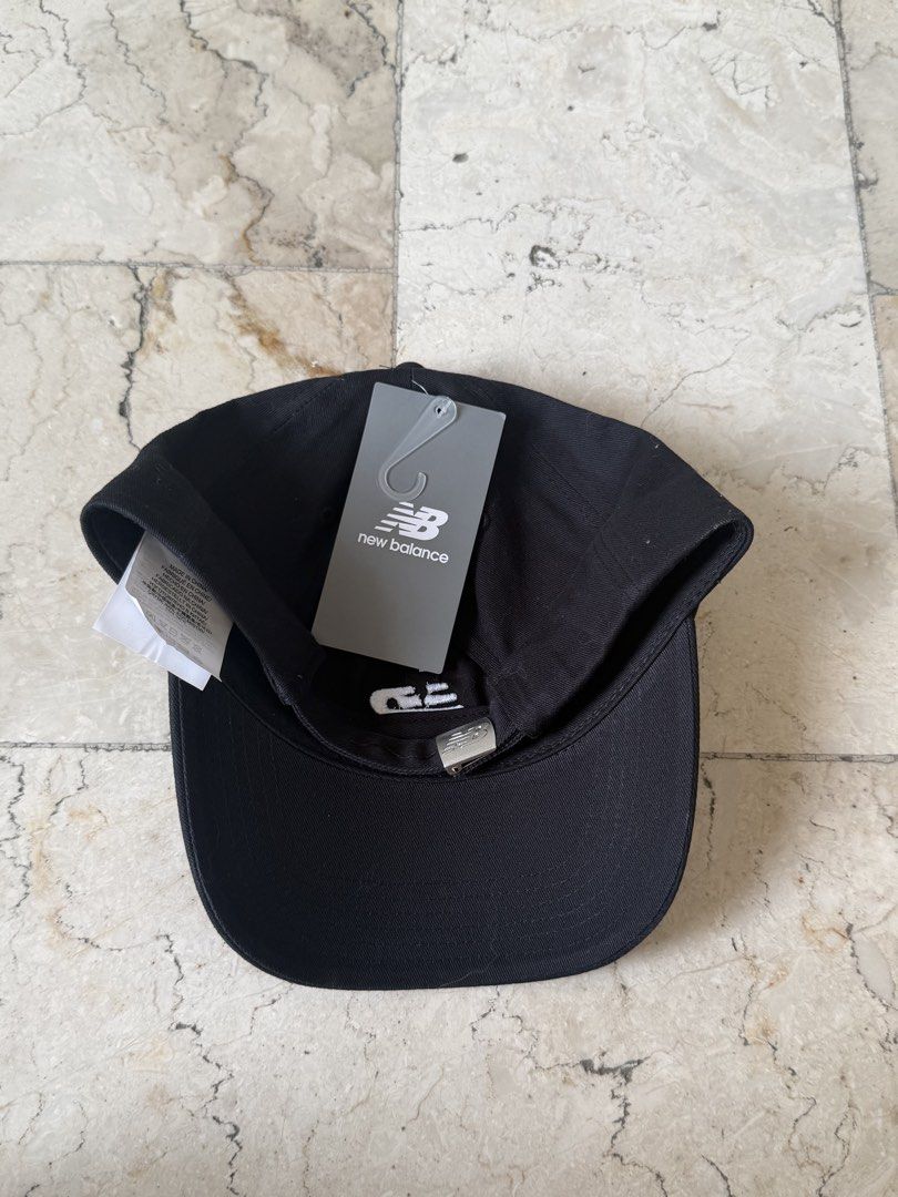 New Balance Black Baseball Cap Hat (Category: Caps & Hats) located in San Pedro. Submitted by moonllax (Listing ID 1469238461, Image 3). Description: - Brand: New Balance - Color: Classic Black with White Embroidered Logo - Condition: Brand New with Tags (BNWT) - Features: Adjustable strap with metallic buckle, branded inner taping - Style: Casual baseball cap / dad hat, perfect for everyday use -authentic🇺🇸🇺🇸🇺🇸.