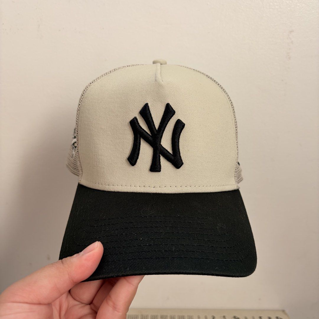 New Era New York Yankees Cap (Category: Caps & Hats) located in Calamba. Submitted by angelsprelovedstore (Listing ID 1469392099, Image 1). Description: .