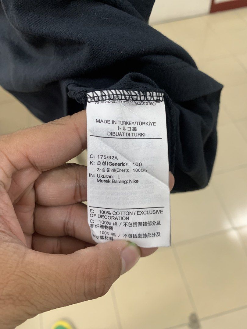 Nike (Category: Tshirts & Polo Shirts ) located in Iligan City. Submitted by jamesbond7777479 (Listing ID 1469206873, Image 3). Description: The Nike Tee Large Length 28 Width 19 Excellent Like New .