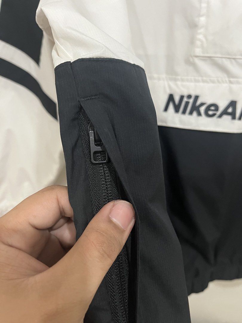 NIKE AIR ANORAK WINDBREAKER JACKET (Category: Coats, Jackets and Outerwear) located in Dauis. Submitted by streetwiseapparelph (Listing ID 1469305167, Image 2). Description: NIKE AIR ANORAK WINDBREAKER JACKET 27x29 Excellent condition .