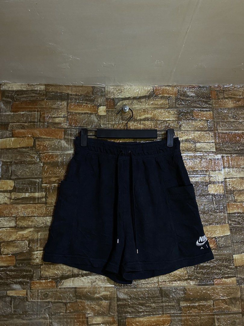 NIKE AIR CARGO WOMENS SHORTS (Category: Shorts) located in Cebu City. Submitted by arsenyong (Listing ID 1469314181, Image 2). Description: Waist:26-30 Length :15 Hem :10 Excellent No issue .