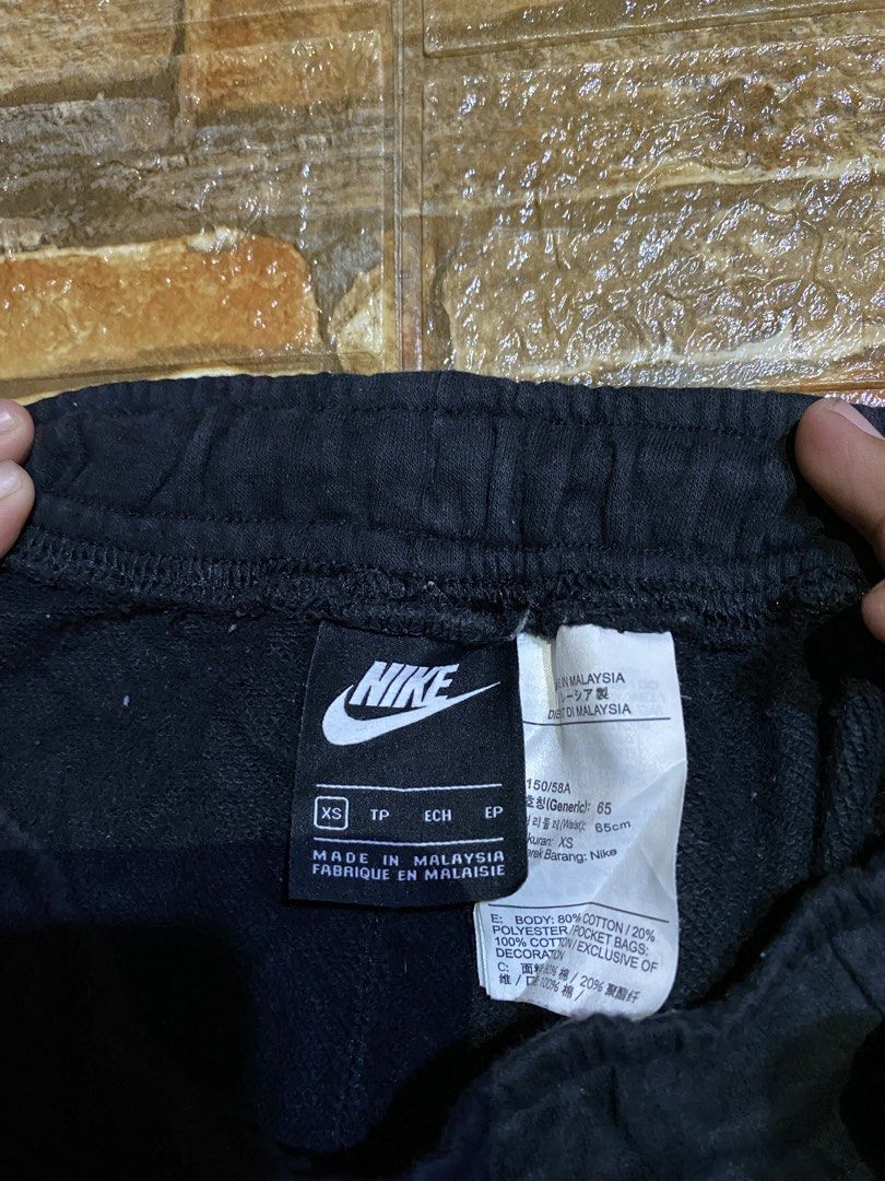 NIKE AIR CARGO WOMENS SHORTS (Category: Shorts) located in Cebu City. Submitted by arsenyong (Listing ID 1469314181, Image 3). Description: Waist:26-30 Length :15 Hem :10 Excellent No issue .