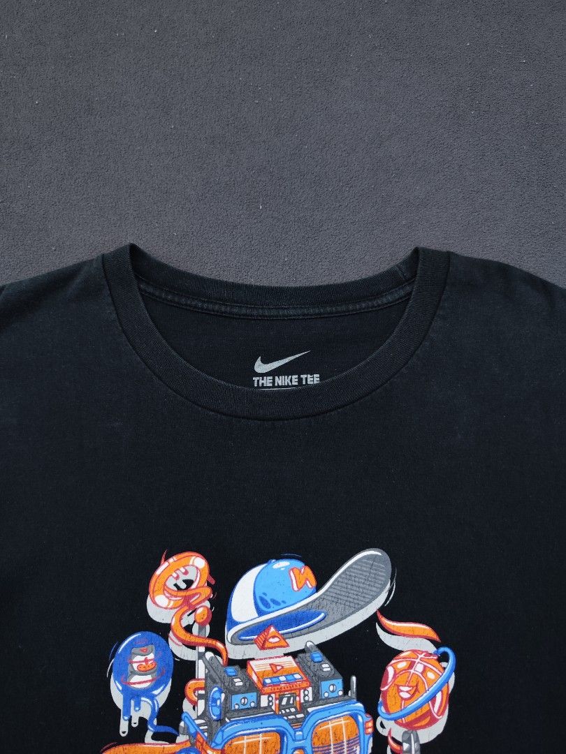 Nike Air Graphic Tee (Category: Tshirts & Polo Shirts ) located in Bulacan. Submitted by emilj23 (Listing ID 1469172214, Image 3). Description: Nike Air Graphic Tee Size XL on tag L 28.5 W 21 Condition 9/10 Color rate 9/10 Issue Crackprints.