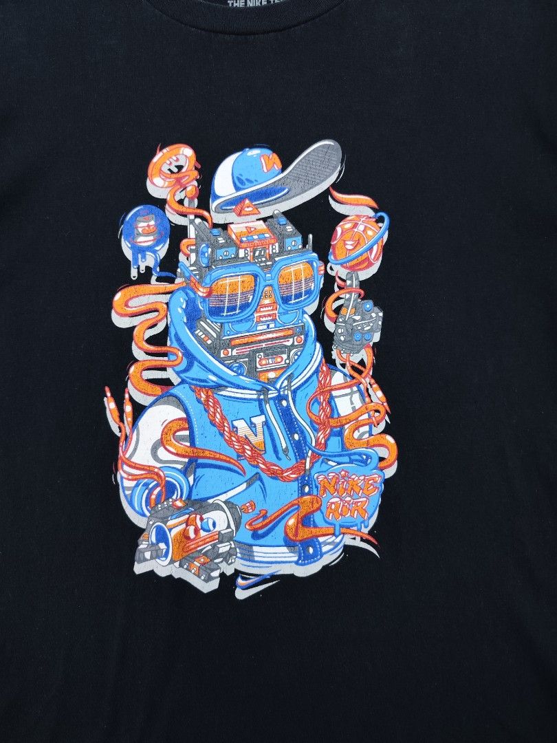 Nike Air Graphic Tee (Category: Tshirts & Polo Shirts ) located in Bulacan. Submitted by emilj23 (Listing ID 1469172214, Image 2). Description: Nike Air Graphic Tee Size XL on tag L 28.5 W 21 Condition 9/10 Color rate 9/10 Issue Crackprints.