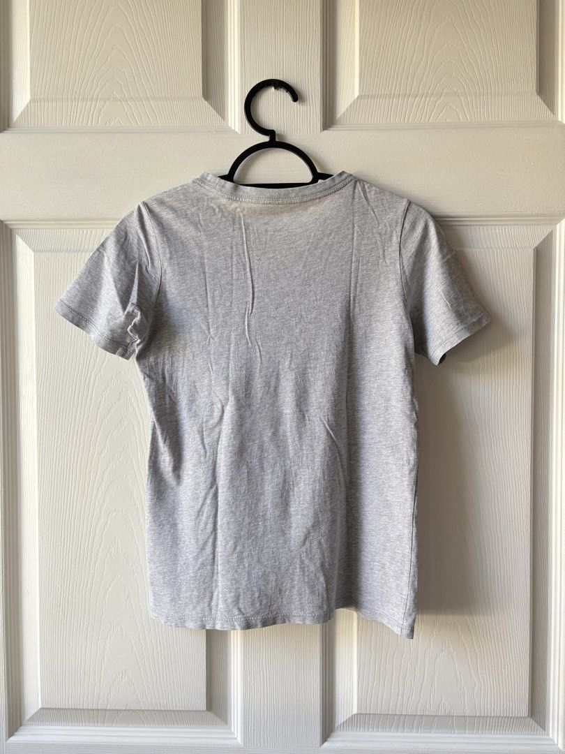Nike Air Grey T-shirt (Category: Babies & Kids Fashion) located in Liloan. Submitted by mrs.jboiser (Listing ID 1469226563, Image 2). Description: - Color: Grey - Design: Big black textured Nike logo with white Air lettering on chest - Fit: Standard fit, short sleeve, crew neck - Material: Soft cotton fabric - Best for: Casual wear or daily wear .