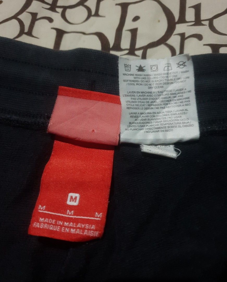Nike alumni 2 tone short (Category: Shorts) located in San Fernando. Submitted by retro.district. (Listing ID 1469372261, Image 3). Description: - Nike alumni 2 tone short - Size: Medium Waistline: Freesize w/ Lace Length: 21 thighs: 13 Leg Opening:12 - Condition: Excellent - No issue - Color Rate: 8.5/10.
