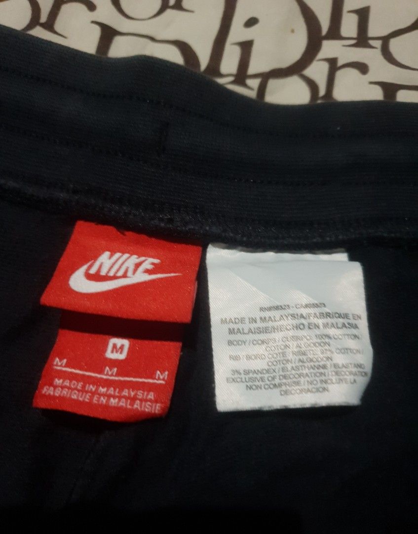 Nike alumni 2 tone short (Category: Shorts) located in San Fernando. Submitted by retro.district. (Listing ID 1469372261, Image 2). Description: - Nike alumni 2 tone short - Size: Medium Waistline: Freesize w/ Lace Length: 21 thighs: 13 Leg Opening:12 - Condition: Excellent - No issue - Color Rate: 8.5/10.