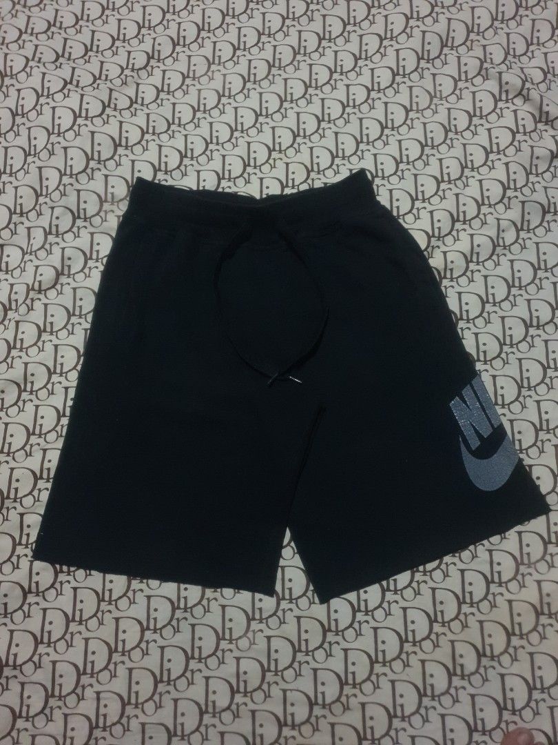 Nike alumni cement design short (Category: Shorts) located in San Fernando. Submitted by retro.district. (Listing ID 1469374669, Image 1). Description: - Nike alumni cement elephant design - Size: XL Waistline: Freesize w/ Lace Length: 22 thighs: 14 Leg opening: 13.