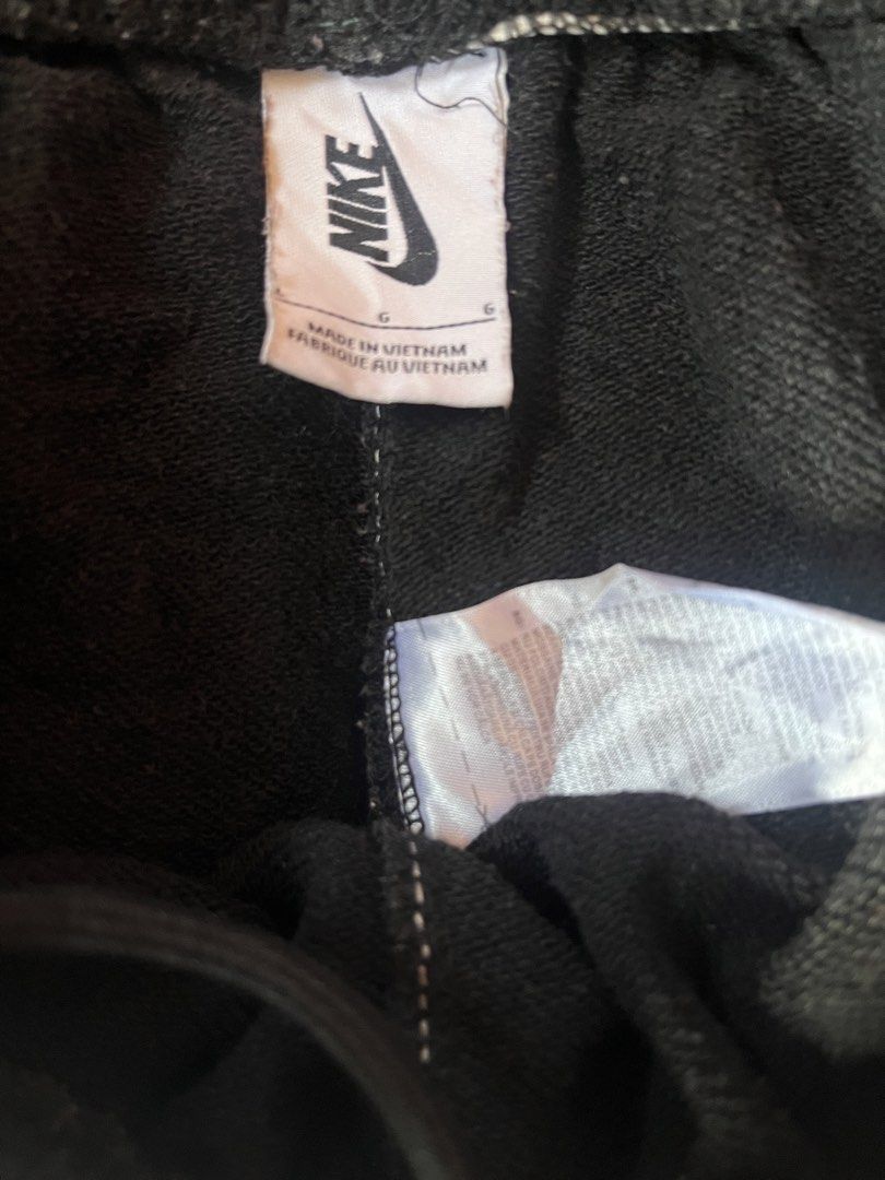 NIKE ALUMNI (off) (Category: Shorts) located in Ipil. Submitted by cris_1999_fire (Listing ID 1469196150, Image 2). Description: Nike alumni (off) Waist:32-34 Length:20.5 Need wash Good condition .