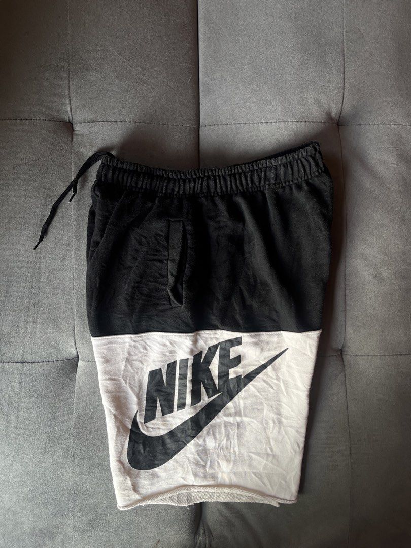 NIKE ALUMNI (off) (Category: Shorts) located in Ipil. Submitted by cris_1999_fire (Listing ID 1469196150, Image 1). Description: Nike alumni (off) Waist:32-34 Length:20.5 Need wash Good condition .
