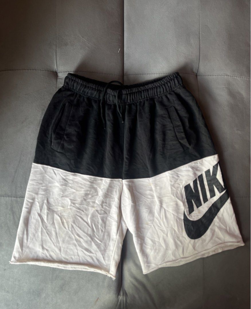 NIKE ALUMNI (off) (Category: Shorts) located in Ipil. Submitted by cris_1999_fire (Listing ID 1469196150, Image 3). Description: Nike alumni (off) Waist:32-34 Length:20.5 Need wash Good condition .