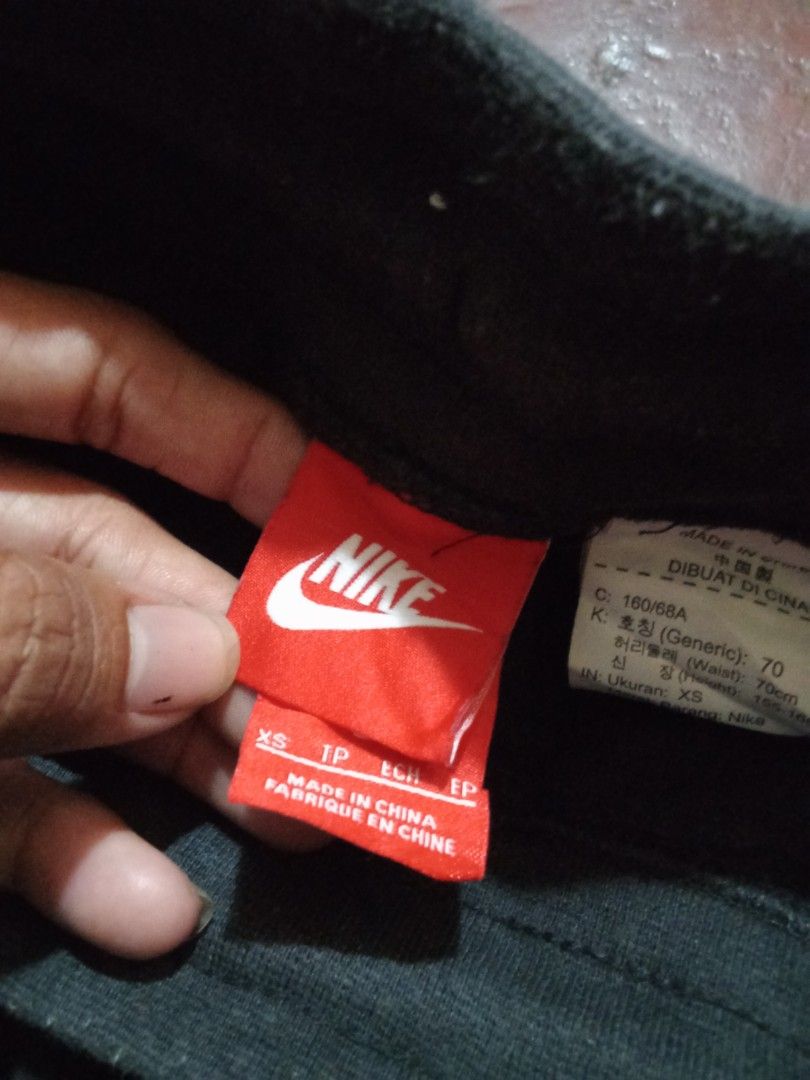 Nike alumnia (Category: Shorts) located in Manila. Submitted by tcbukay_zxc25 (Listing ID 1469338369, Image 3). Description: Nike alumnia size xs youth size good condition.